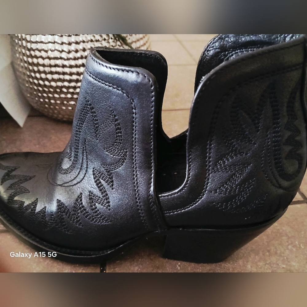 Ariat Dixon Black Leather Ankle Boots, 6.5 EUC - Picture 10 of 16